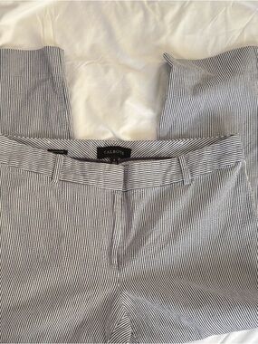 Talbots Women’s Seersucker Gray and White Pinstripe Pants Signature Fit